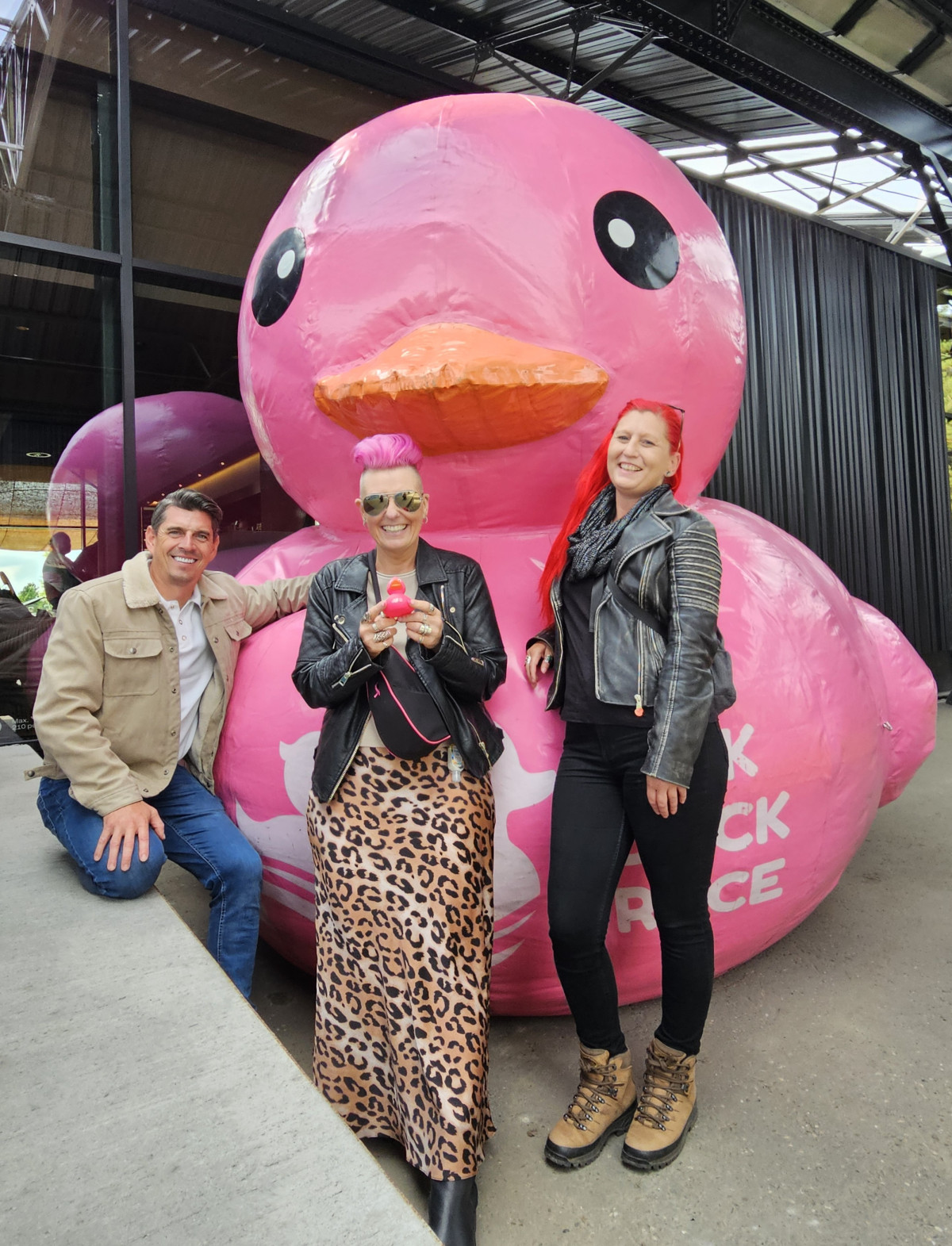 🦆💗 PINK DUCK ON TOUR! 💗🦆
